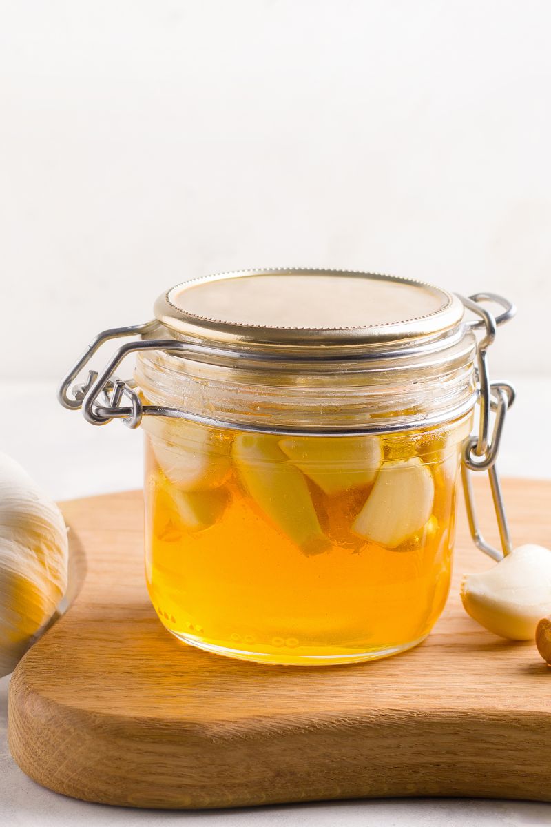 7 Health Benefits Of Fermented Garlic Honey + Recipe