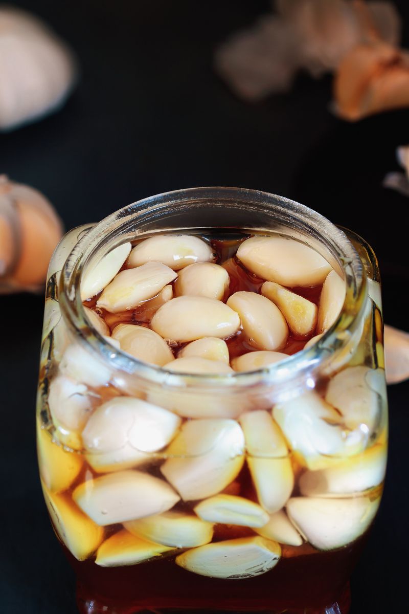 7 Health Benefits Of Fermented Garlic Honey + Recipe